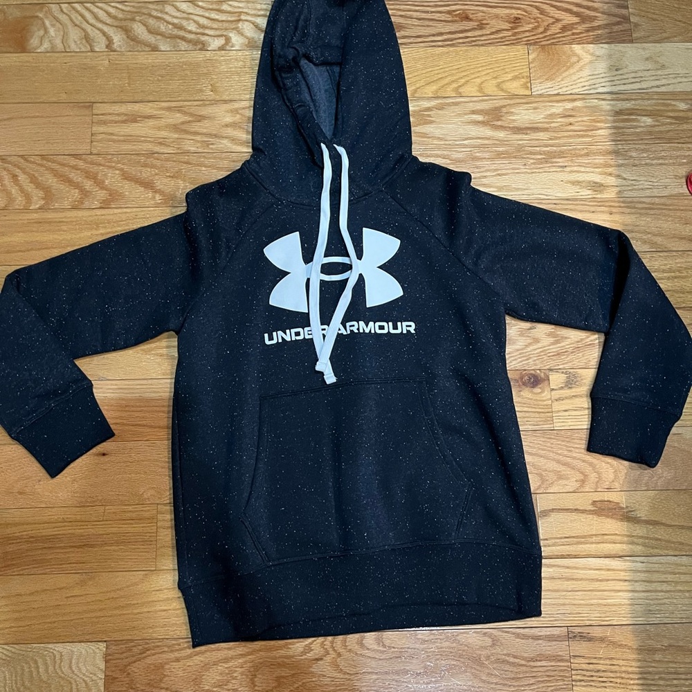 Brand new black and white sweatshirt, from scheels